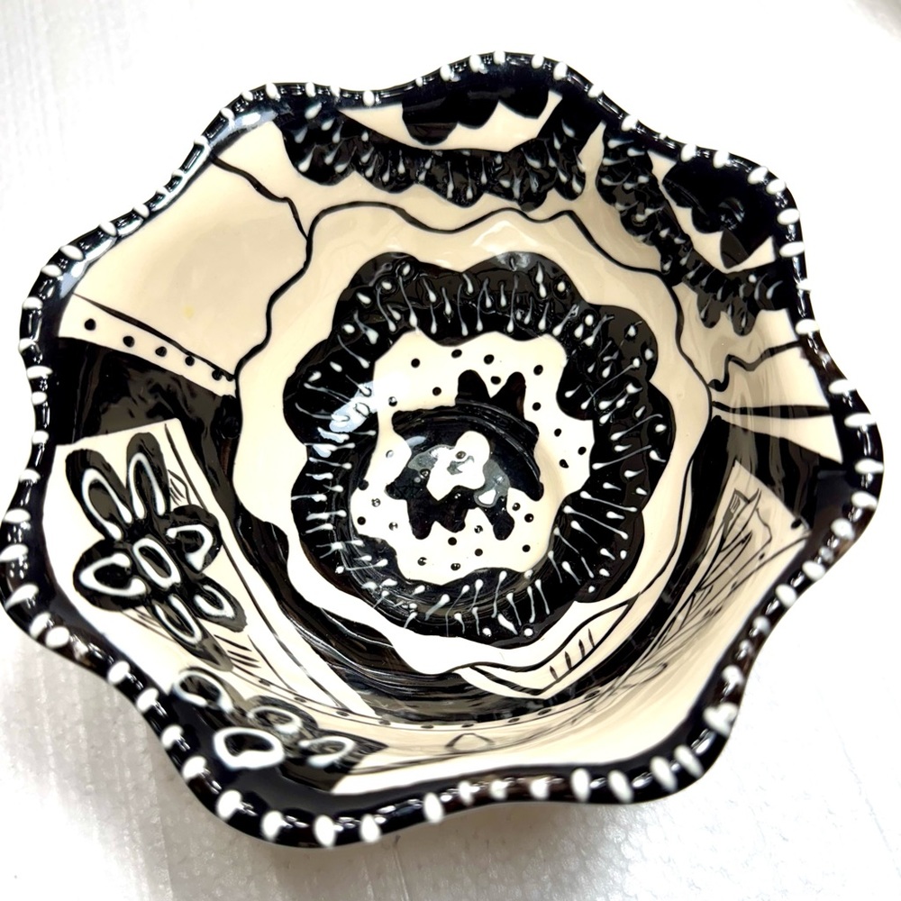 Artistic Black and White Ceramic Dish with Intricate Patterns